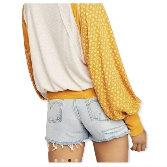 Free People Auxton Balloon Sleeve Surplice Neckline Yellow & Blush Blouse Sz XS - Picture 2 of 9